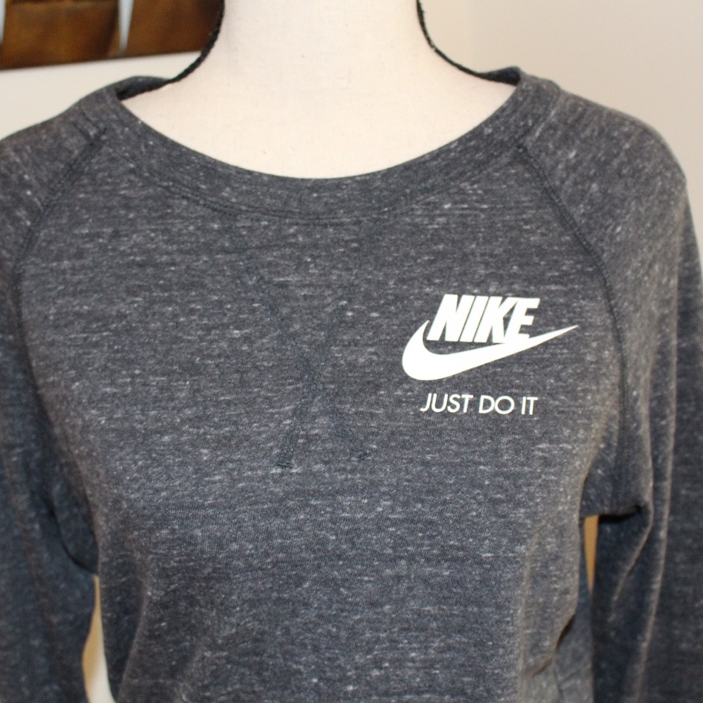 Nike, pull over light weight long sleeve lounge  shirt